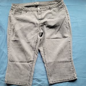 Black Wash Mid Rise Capri Jeans